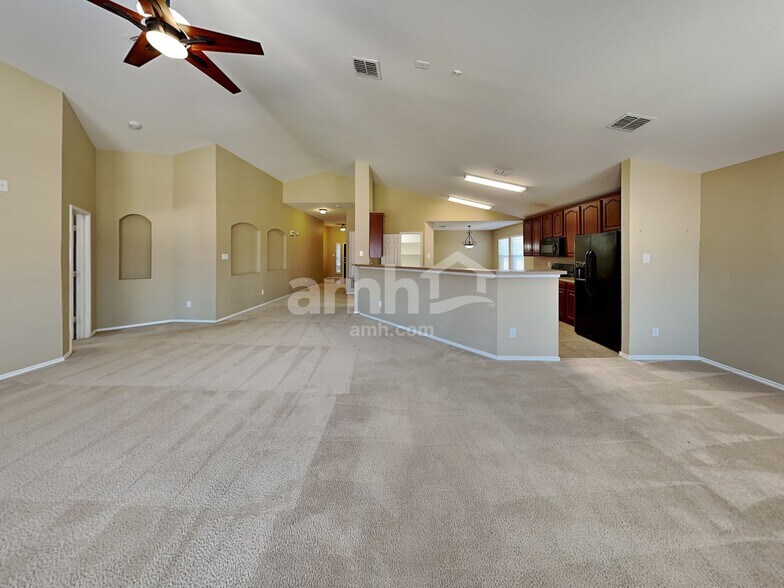 Building Photo - 1415 Spinnaker Way