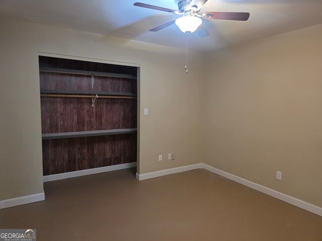 Building Photo - 310 W 5th St