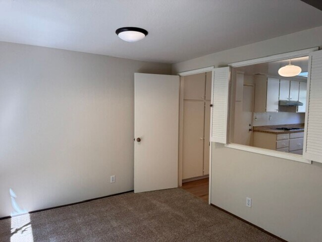 Building Photo - 2 story townhome with attached garage & no shared walls! Move in ready!