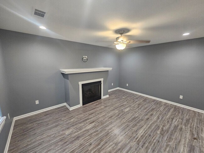 Building Photo - 4 bed 2 bath home in Benton