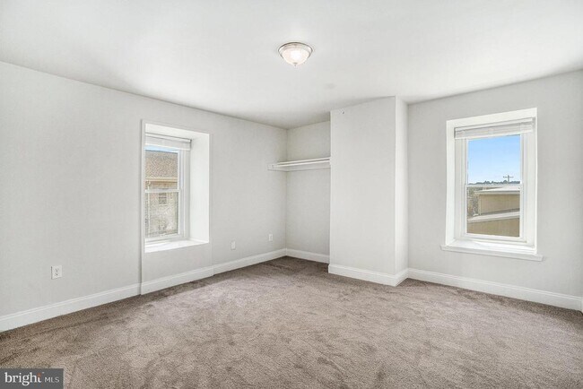 Building Photo - 103 E 4th St