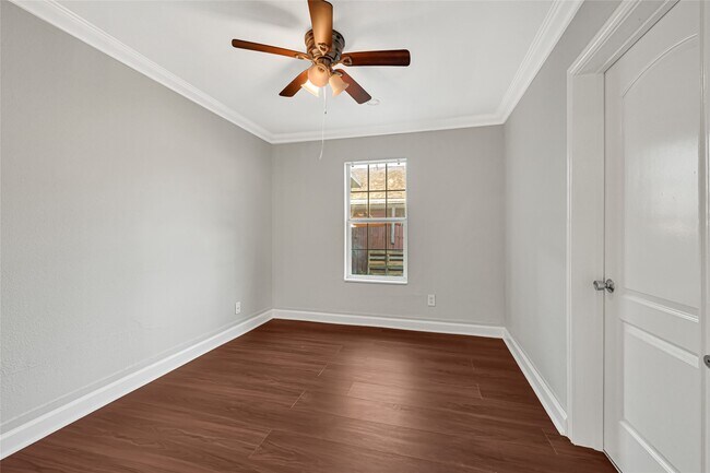 Building Photo - 2331 Delafield St