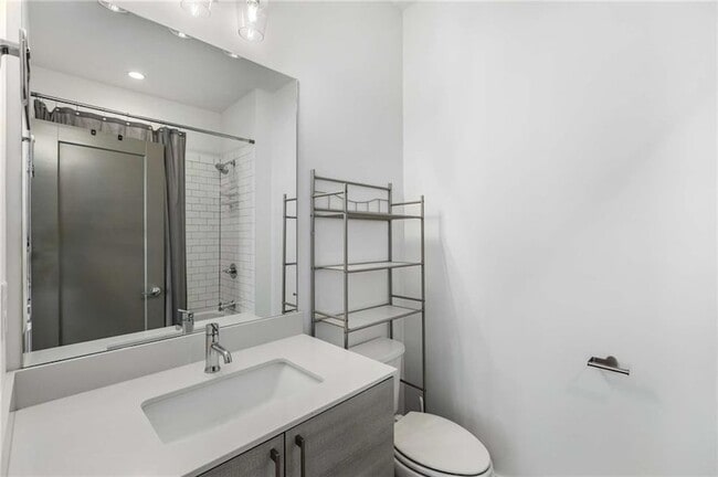 Building Photo - 1225 Chelsea Cir NW