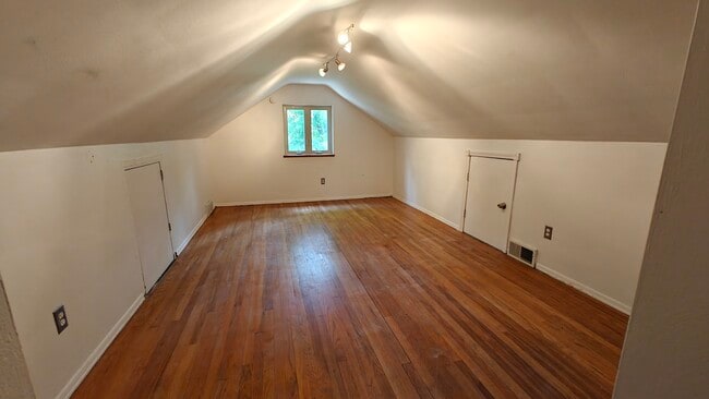 Building Photo - 325 Princeton Ave