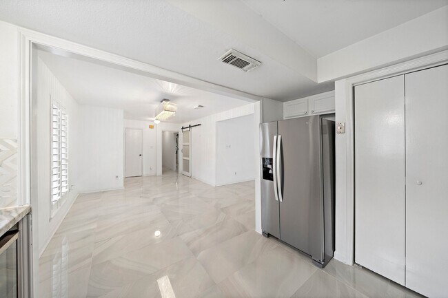 Building Photo - 2615 Yorktown Ln