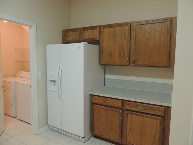 Building Photo - 3150 Highland Grove Dr