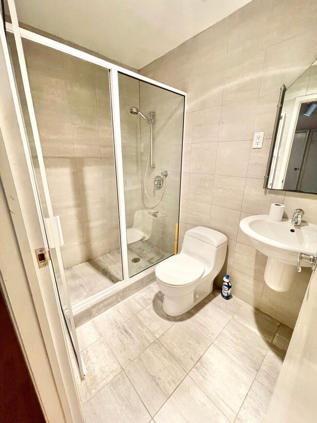 Building Photo - Beautiful 3 Bed / 2 Bath Sunset/Parkside Home!