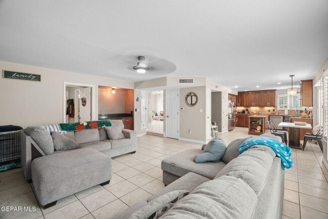 Building Photo - 6052 Bandolero Dr