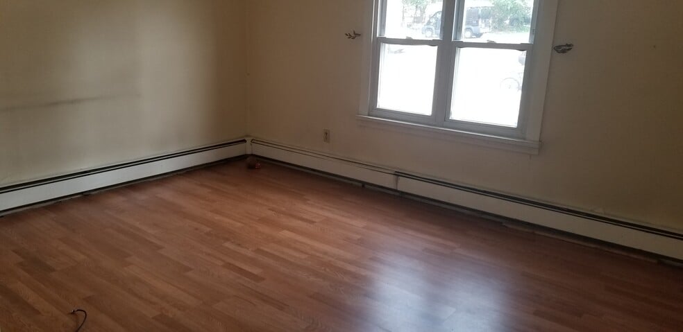 Building Photo - 12 Brock St