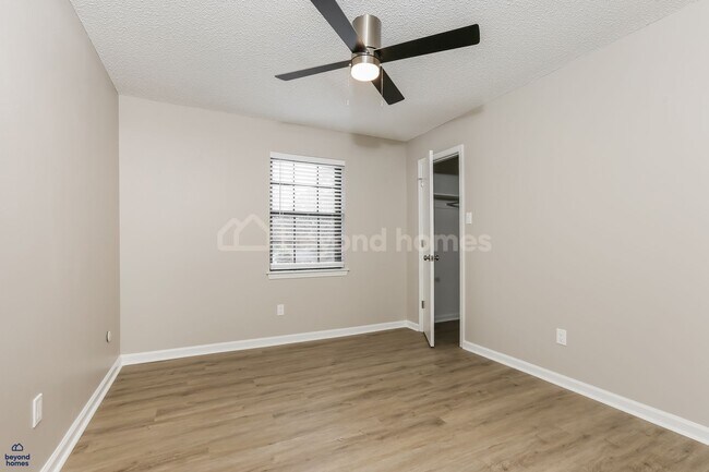 Building Photo - Recently renovated and highly desirable 4 bedroom / 2.5 bath home with 2,028 sq ft of space!
