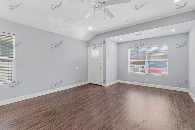 Building Photo - 806 N Broughton St