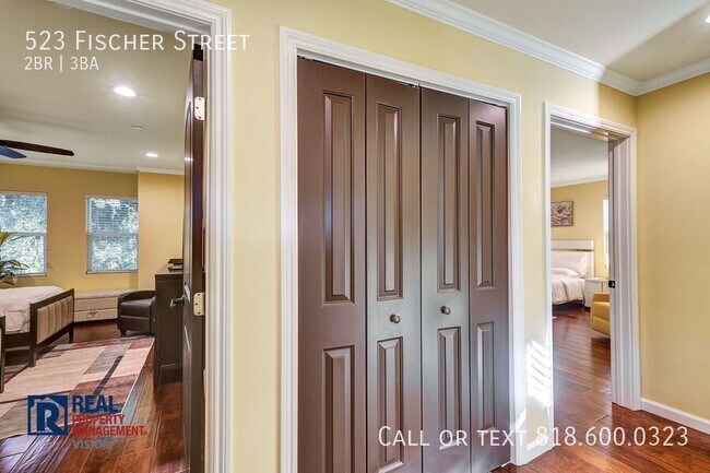 Building Photo - 523 Fischer St