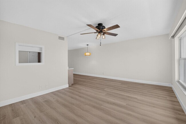 Building Photo - 52 Yacht Club Dr
