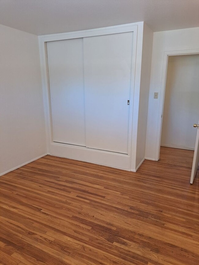 Building Photo - 3 BED 2 BATH SINGLE FAMILY HOME IN *CONVENIENTLY* LOCATED ALBUQUERQUE NEIGHBORHOOD!