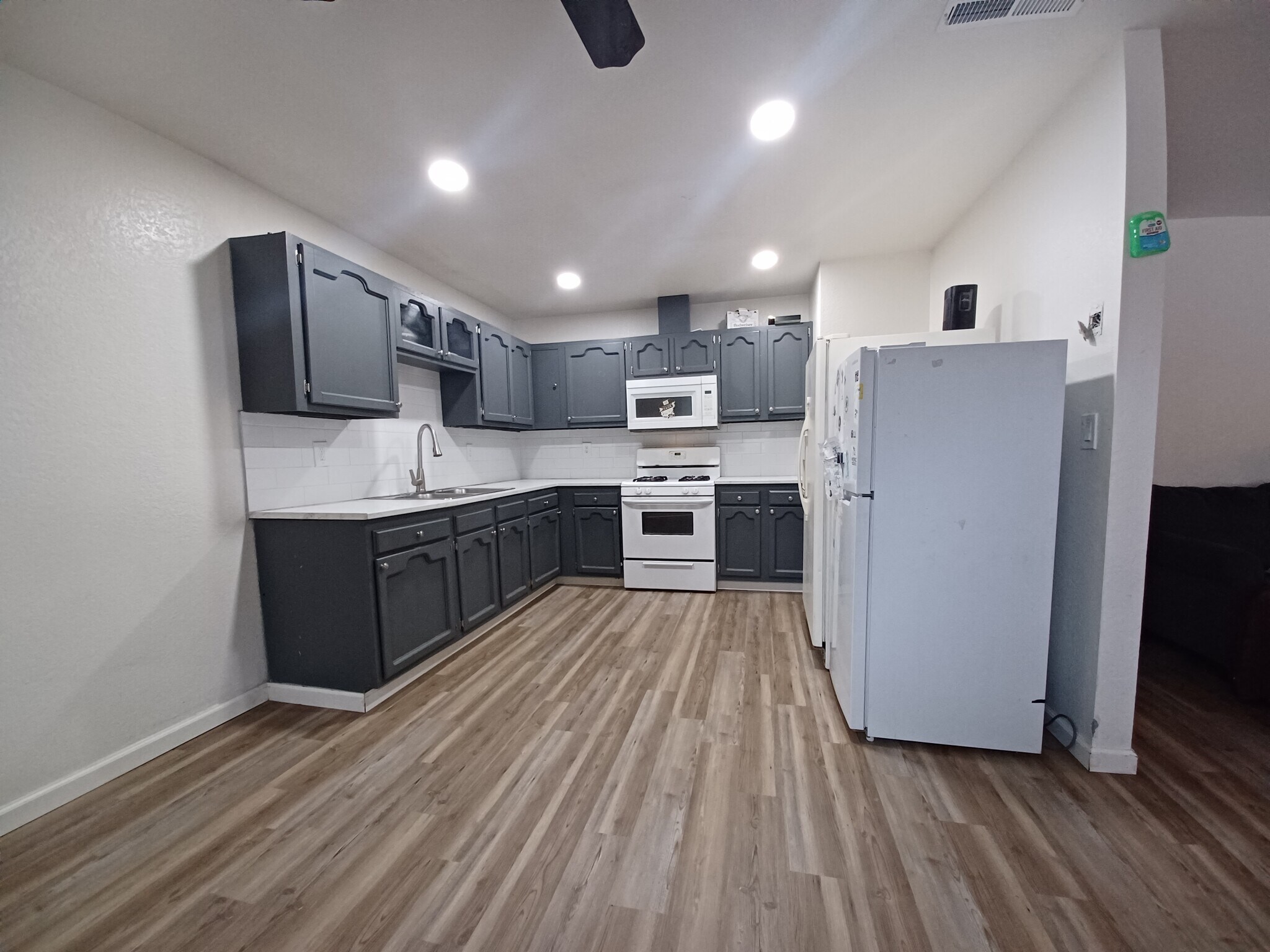 Kitchen - 1111 Central Ave