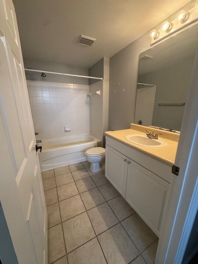 Building Photo - 2 bedroom 2 bathroom Condo in Gardens at B...