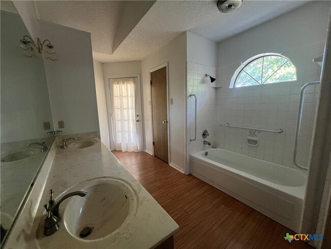 Building Photo - 4708 Bluestem Ln
