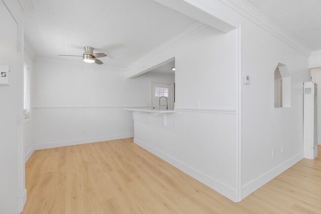 Building Photo - 524 W 2nd St