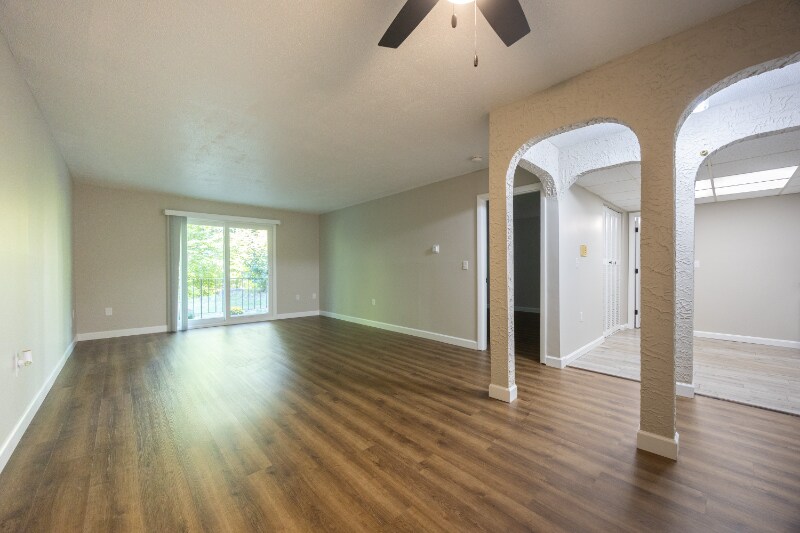 Building Photo - 23 Shadowbrook Ln