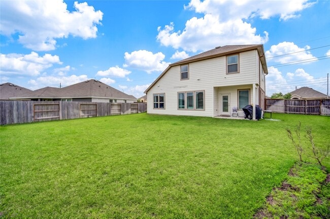 Building Photo - 26627 Ledgemont Dr