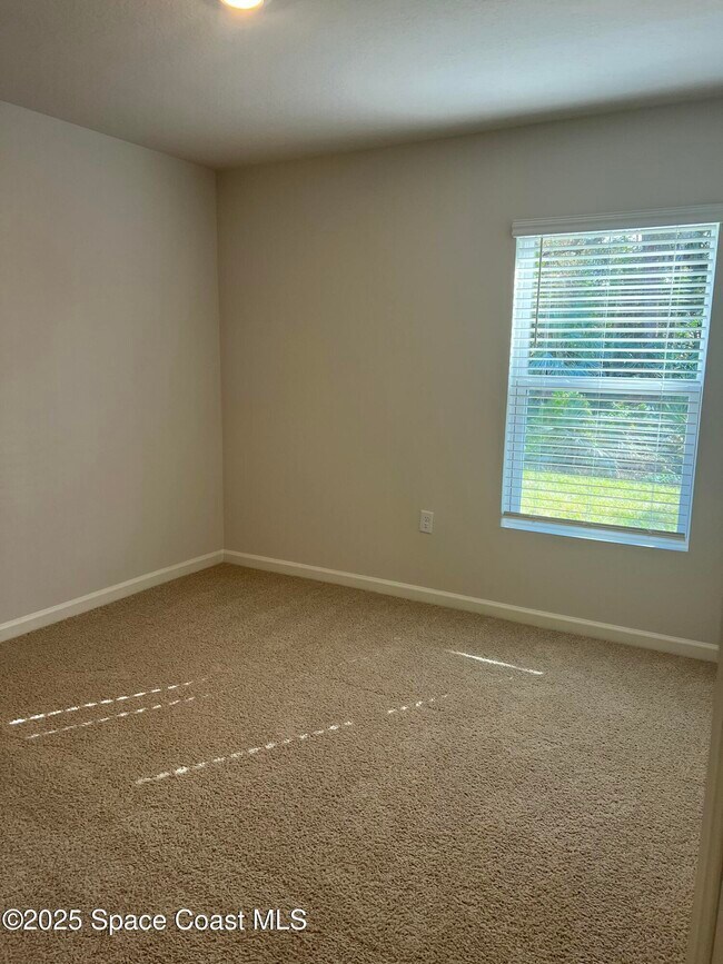 Building Photo - 881 Hollahan Rd SE