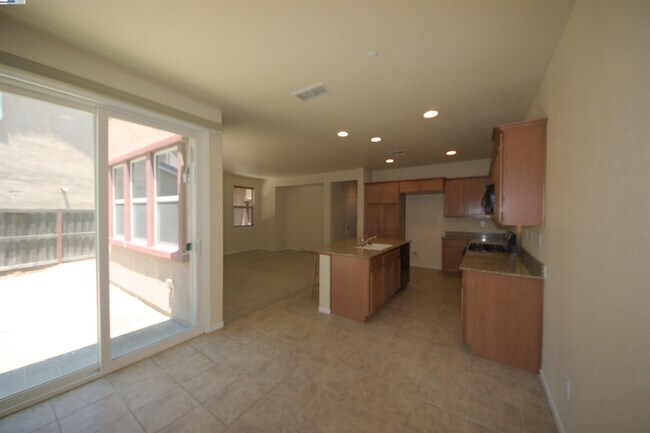 Building Photo - 549 Chaparral Loop