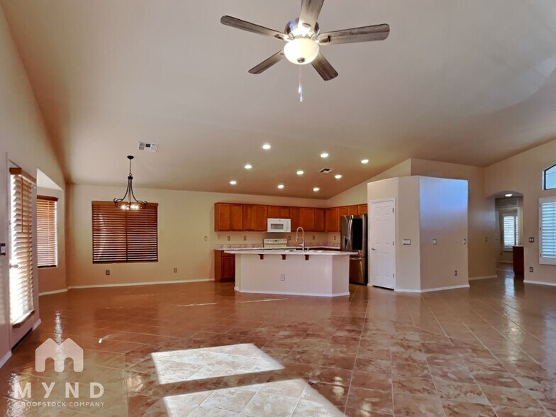 Building Photo - 12813 W Aster Dr