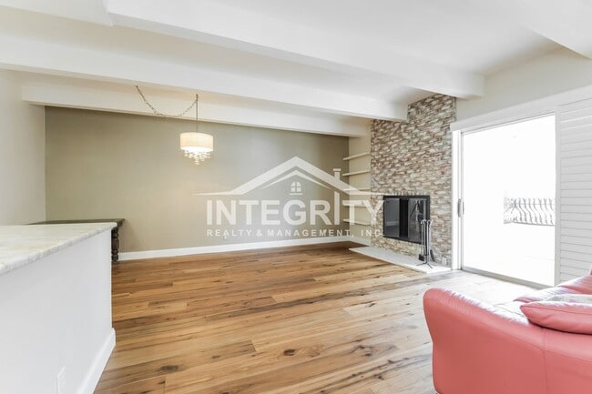 Building Photo - 1365 Columbine St