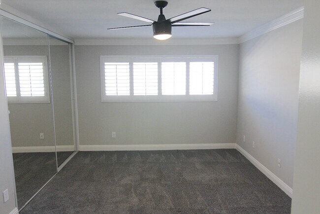 Building Photo - 1249 S Bundy Dr