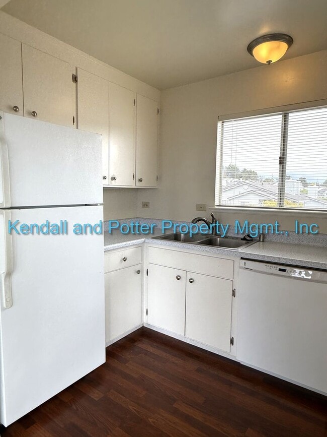 Building Photo - Great Ocean Views - Sand Dollar Beach 3BR