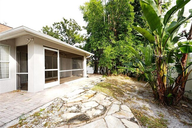 Building Photo - 285 Marquette Rd