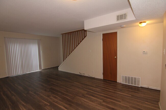 Building Photo - 1802 21st Ave Pl