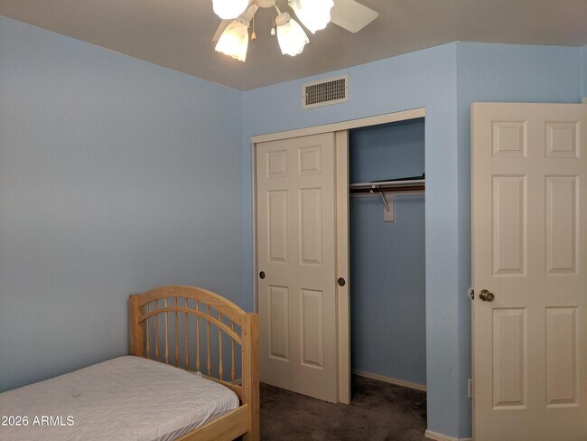 Building Photo - 1321 N Jamaica Way