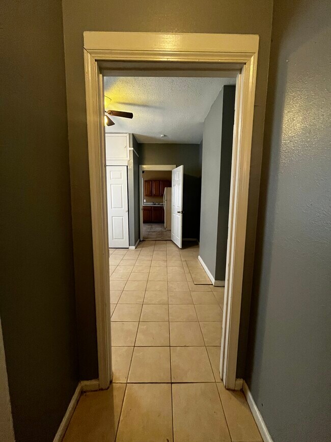 Building Photo - 2331 Saint Anthony St