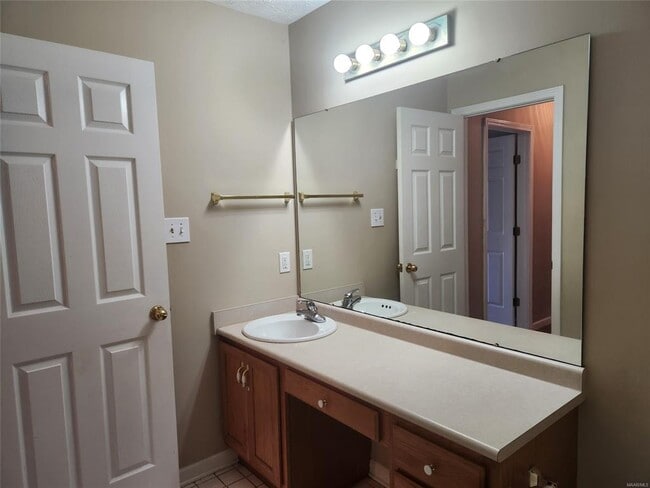 Building Photo - 812 Joan Ln