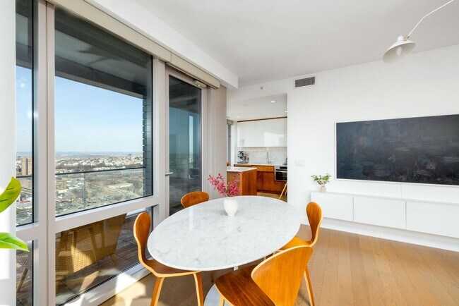 Building Photo - 75 Park Ln S