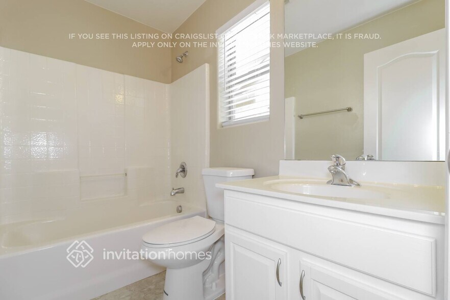 Building Photo - 14847 N 174th Ln