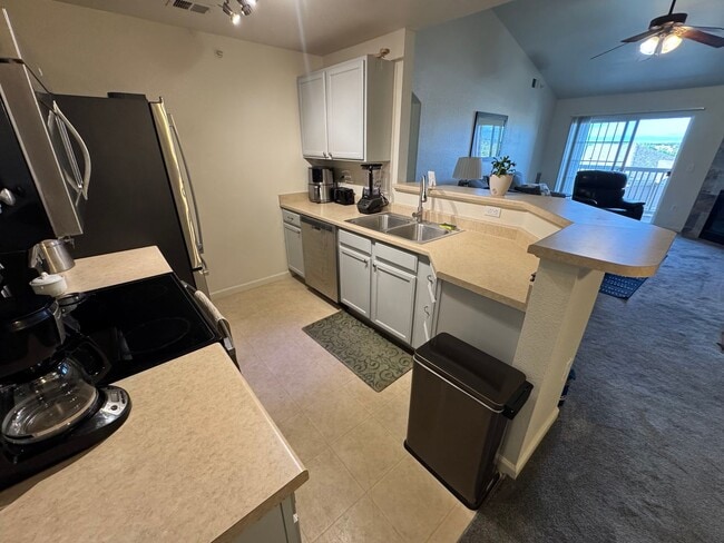 Building Photo - Maintenance Free Englewood Condo
