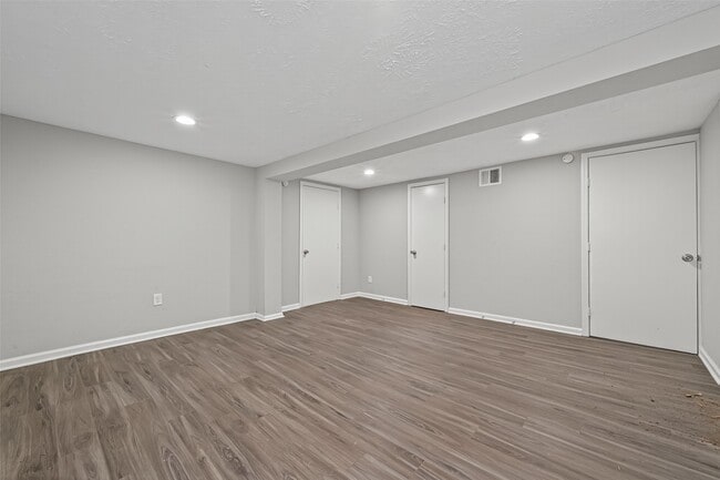 Building Photo - 1305 St Lawrence River Rd