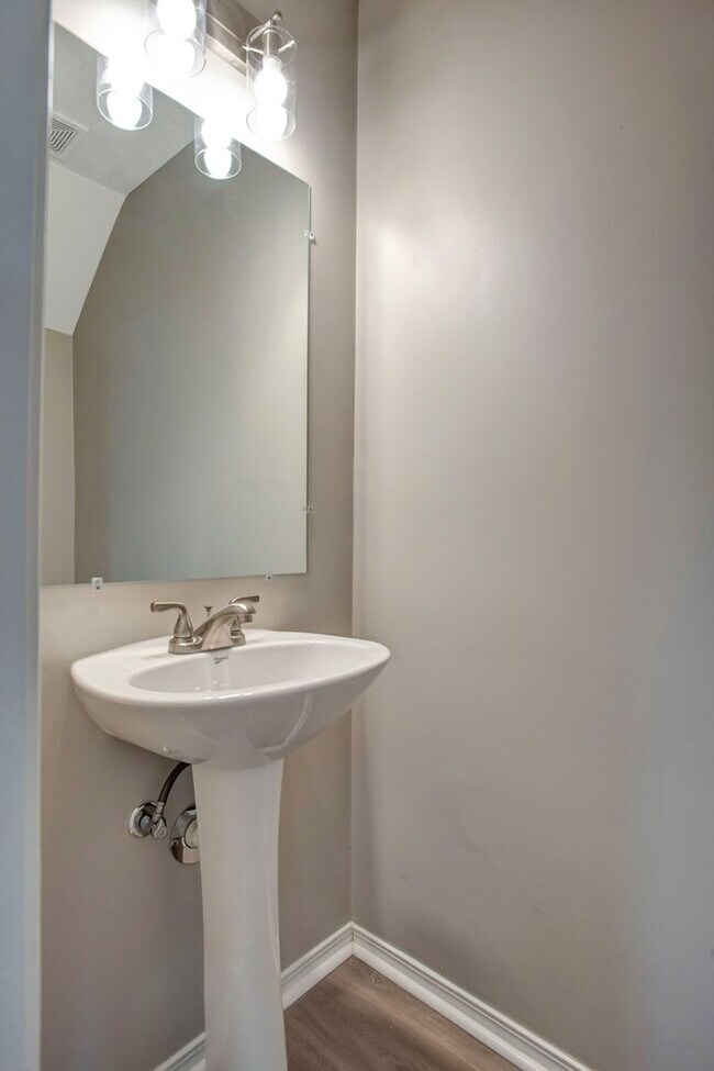 Building Photo - Charming 2BR Townhome in Antioch