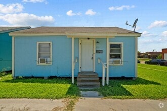 Building Photo - Lovely 1 Bedroom / 1 Bath