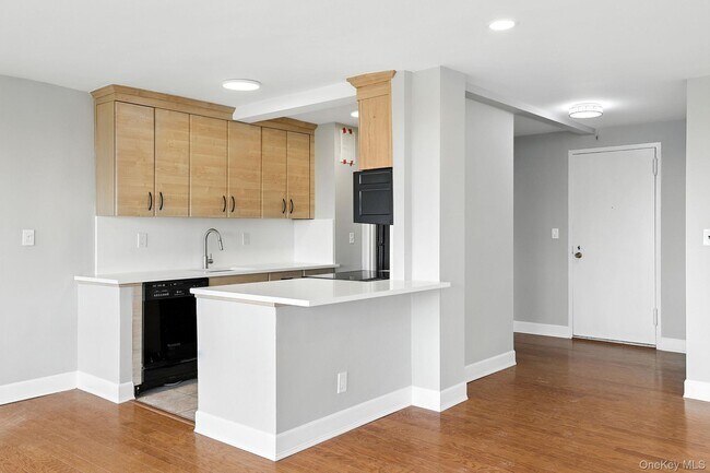 Building Photo - 12 Old Mamaroneck Rd