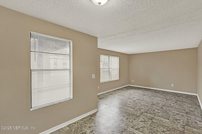 Building Photo - 475 Crabapple Ct