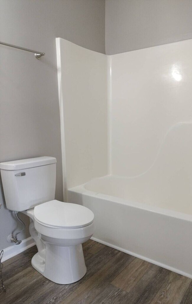 Building Photo - $200 Off Your First Full Month’s Rent!  Mo...