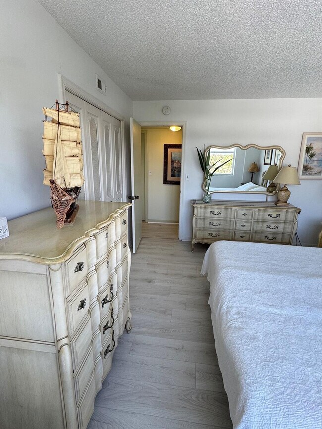 Building Photo - 5200 N Ocean Blvd