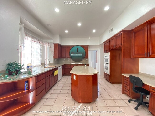 Building Photo - Step into luxury with this expansive 5 bed...