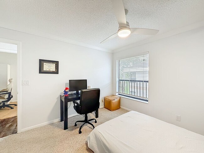 Building Photo - Gorgeous 3 bedroom Corner Unit with Lake view in Coconut Creek