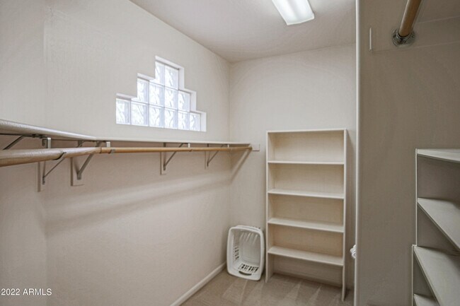 Building Photo - 4639 N Clear Creek Dr