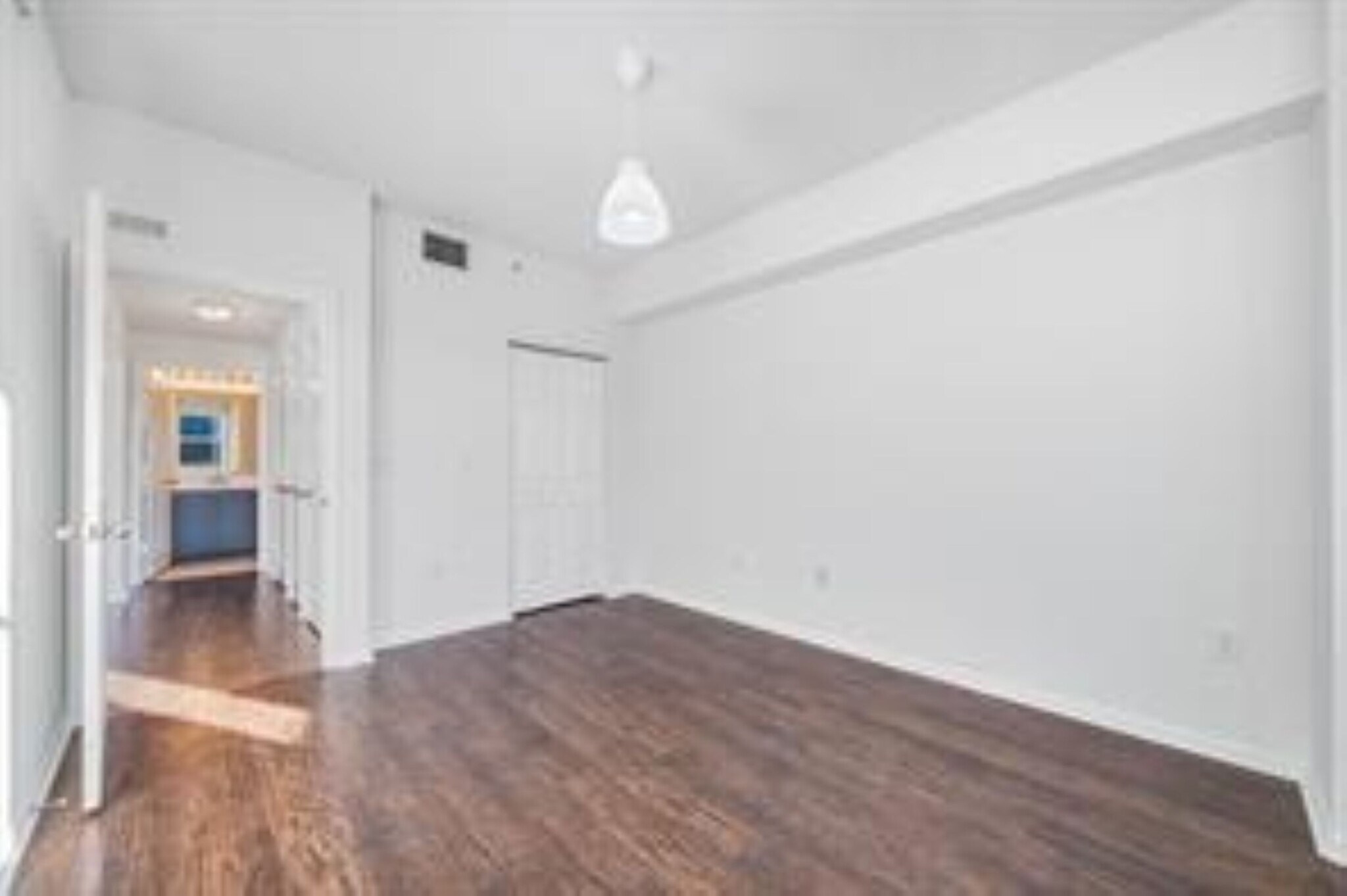 Building Photo - 533 NE 3rd Ave