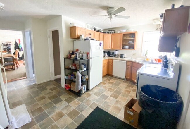 Building Photo - Italian Estates Property Management